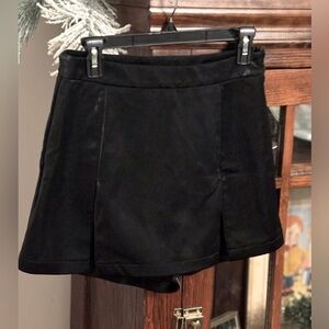 Kirious Black Snakeskin Mini Skirt Skort. Women’s Sz-L Faux Leather. EUC